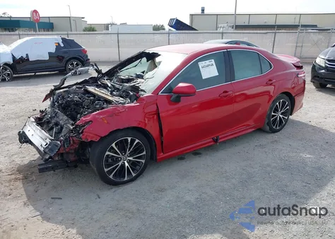 2020 Toyota Camry Se z USA, uszkodzony, nr VIN 4T1G11AK2LU360235